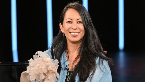 Die Schauspielerin Minh-Khai Phan-Thi ist zu Gast in der NDR Talk Show am 2. August 2024. © NDR Fernsehen/ Uwe Ernst Foto: Uwe Ernst