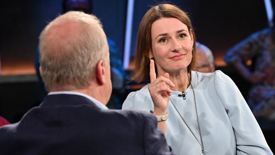 Die Schauspielerin Annett Renneberg ist zu Gast in der NDR Talk Show am 16. August 2024. © NDR Fernsehen/ Markus Hertrich Foto: Markus Hertrich