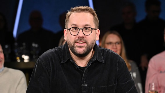 Der Journalist und Kriegsreporter Paul Ronzheimer ist zu Gast in der NDR Talk Show am 10. Januar 2025. © NDR Fernsehen/Uwe Ernst Foto: Uwe Ernst