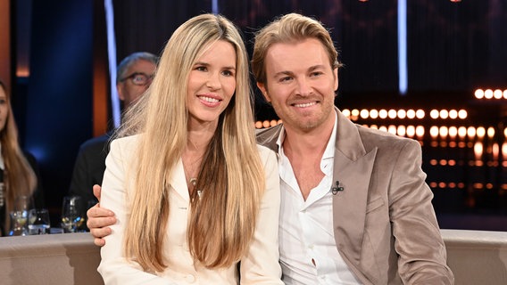 Das Unternehmerpaar Vivian und Nico Rosberg ist zu Gast in der NDR Talk Show am 31. Januar 2025. © NDR Fernsehen/ Uwe Ernst Foto: Uwe Ernst