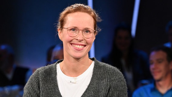 Die Schwimmerin Tanja Scholz ist zu Gast in der NDR Talk Show am 13. September 2024. © NDR Fernsehen/Uwe Ernst Foto: Uwe Ernst