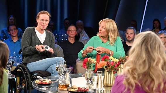 Die Schwimmerin Tanja Scholz ist zu Gast in der NDR Talk Show am 13. September 2024. © NDR Fernsehen/Uwe Ernst Foto: Uwe Ernst