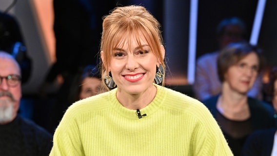 Die Journalistin und Podcasterin Eva Schulz ist zu Gast in der NDR Talk Show am 7. Februar 2025. © NDR Fernsehen/Uwe Ernst Foto: Uwe Ernst