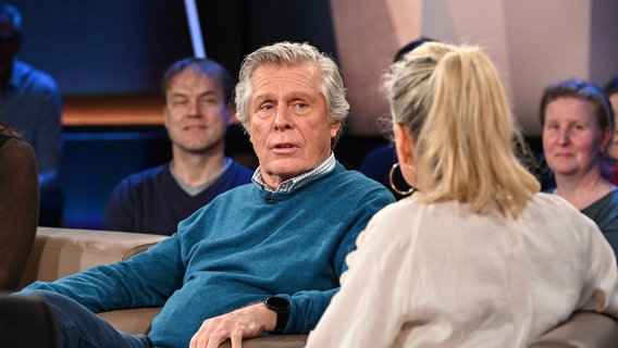 Der Schauspieler Sigmar Solbach ist zu Gast in der NDR Talk Show am 21. Februar 2025. © NDR Fernsehen/Uwe Ernst Foto: Uwe Ernst