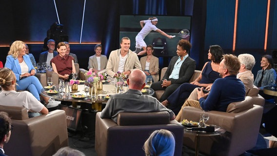 Der Tennisprofi Alexander Zverev ist zu Gast in der NDR Talk Show am 12. Juli 2024. © NDR Fernsehen/ Uwe Ernst Foto: Uwe Ernst