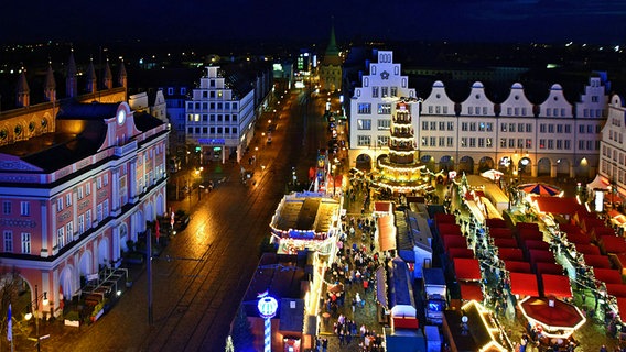 der Rostocker Weihnachtsmarkt aus der Vogelperspektive © NDR Foto: Katrin Schäfer aus Blankenhagen