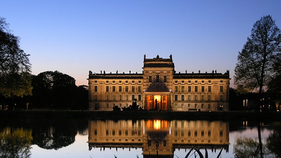 Blue hour around the baroque palace in Ludwigslust.  From the city side of the castle at dusk, Matthias Ruckick pressed the shutter release.  © NDR Photo: Fred Vorfahr from Schwerin