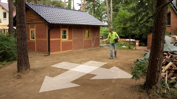 Anleitung Rasen Richtig Aussaen Bild 3 Ndr De Ratgeber Garten