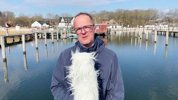 Stefan Kreibohm vom NDR Wetterstudio auf Hiddensee mit der Wettervorhersage. © Screenshot 