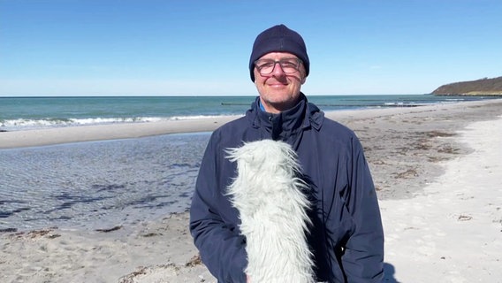 Stefan Kreibohm vom NDR Wetterstudio auf Hiddensee mit der Wettervorhersage. © Screenshot 