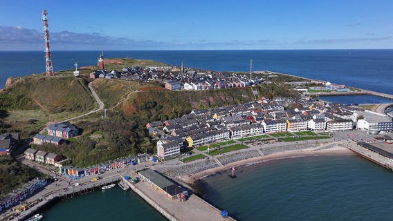 Die lange Anna, der Lummenfelsen und ganz viele Kegelrobben: Helgoland hat viele bekannte Sehenswürdigkeiten. Aber auf der Hochseeinsel gibt es auch einige eher weniger bekannte Geschichten. © NDR/Charsten Busch 