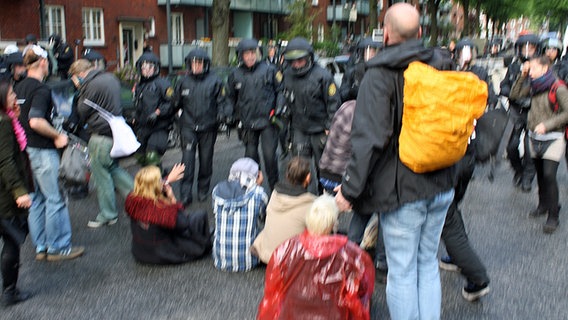 Polizeigewalt Hamburg "Naziaufmarsch blockieren"-Demo am 02.06.2012 © Benjamin Laufer Foto: Benjamin Laufer