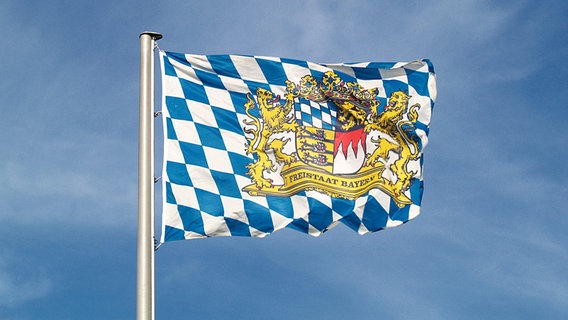 Flagge von Bayern © picture-alliance/chromorange Foto: Renate Krafft / CHROMORANGE