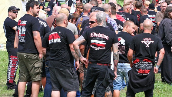 Nazis bei Rechtsrock-Konzert  