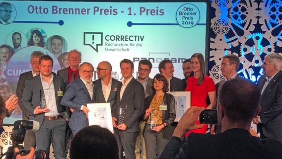 Das Team von Panorama bei der Preisverleihung Otto Brenner Preis © NDR 