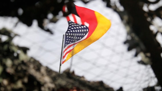 Freundschaftsflagge Deutschland USA © Panorama 