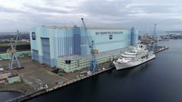 Drohnenaufnahme der MV Werften in Stralsund