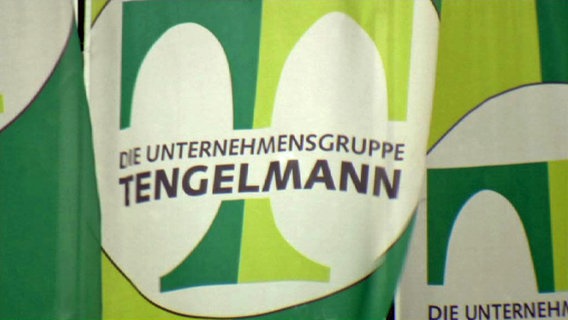 Fahnen der Unternehmensgruppe Tengelmann © NDR 