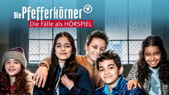 Teaserbild "Die Pfefferkörner - Die Fälle als Hörspiel" mit Leo (gespielt von Charlotte), Jasina (Sophia), Moritz (Jan), Hakim (Mads), Amy (Melody) © NDR/Letterbox Foto: Boris Laewen