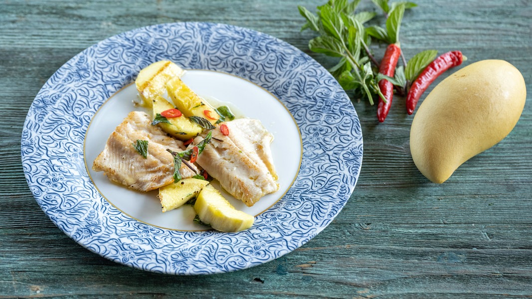 Gebratene Lachsforelle mit Mango | NDR.de - Ratgeber - Kochen - Rezepte