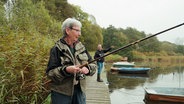 Der ASV Petri Heil e.V. angelt am Niehuuser See. © NDR Foto: Paul Wessels