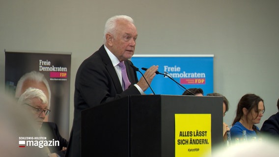 Wolfgang Kubicki spricht bei einem Landesparteitag der FDP in Neumünster. © NDR 