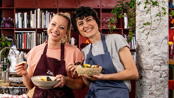 Liebhaber der französischen Küche aufgepasst! Zora Klipp und Theresa Knipschild begeben sich auf eine kulinarische Reise in das Mutterland der Haute Cuisine. © NDR 