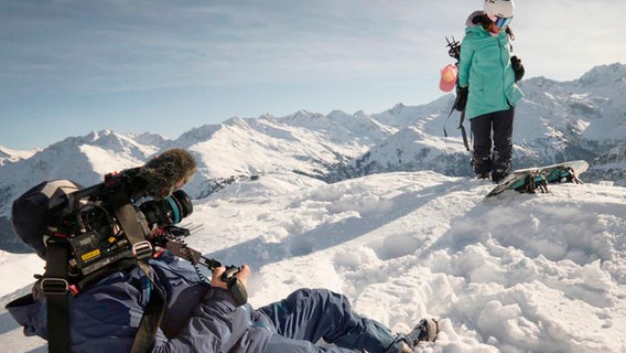 Daniela Hochmuth Ex-Freerideprofi bei Dreharbeiten für NDR-Doku © NDR/Boris Poscharsky 