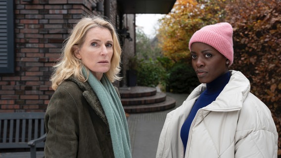 Bestürzt: Charlotte Lindholm (Maria Furtwängler) und Anaïs Schmitz (Florence Kasumba) © NDR/Christine Schröder 