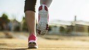Joggingschuhe eines laufenden Mannes © Colourbox Foto: -
