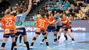 Gegen Favorit Odense gibt es kaum ein Durchkommen für die Handballdamen. © NDR 