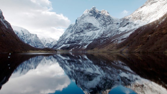 Der Naeroyfjord: das Weltkulturerbe wird ab 2026 nur noch emissionsfrei zu befahren sein. © NDR 