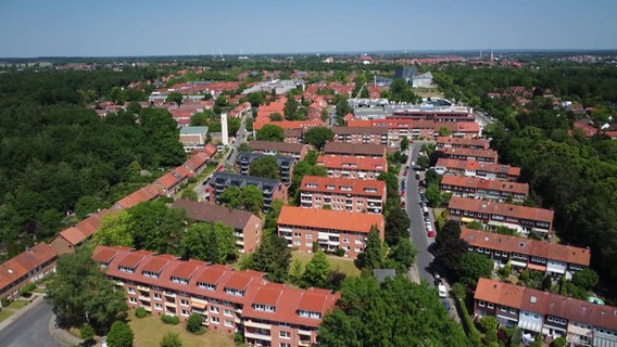 Luftaufnahme von Wohnblöcken © NDR 