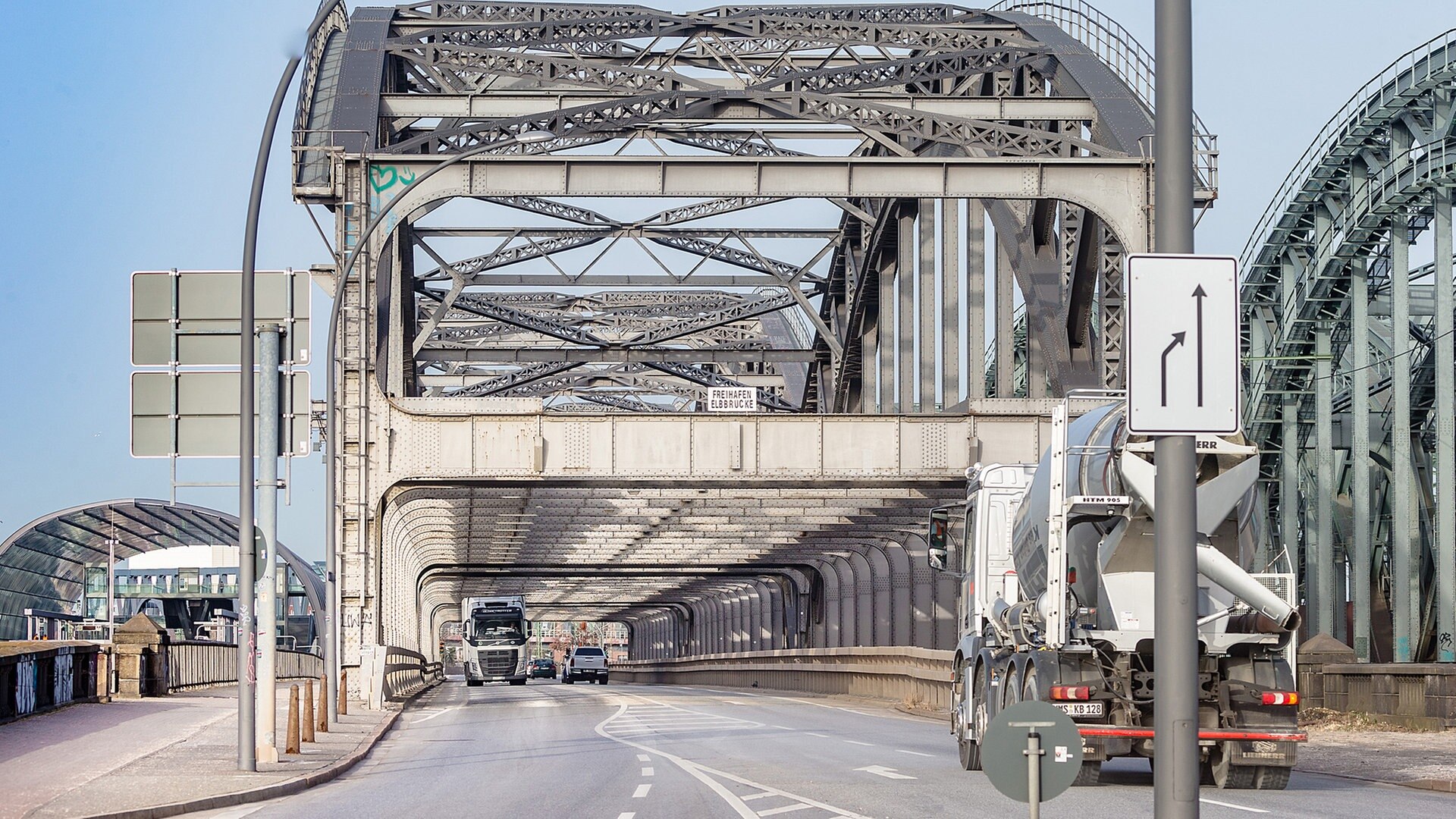 Hamburger Freihafenelbbrücke soll wieder freigegeben werden