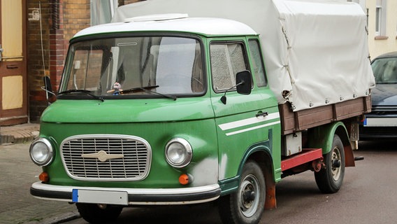 Ein Barkas B 1000 aus DDR-Zeiten © picture alliance / Zoonar Foto: Bernd Boelsdorf