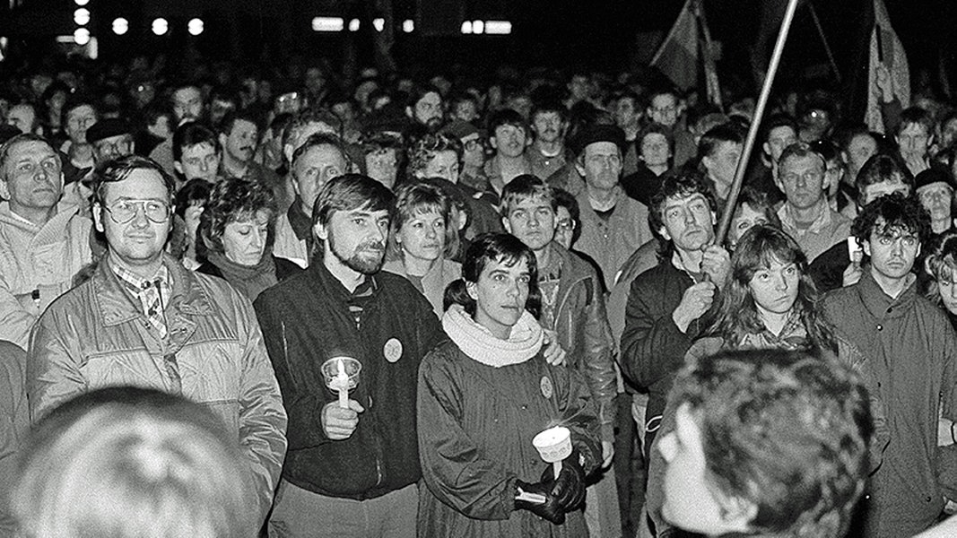 Vor 35 Jahren: Wie Demonstranten Stasi-Akten in Rostock retteten