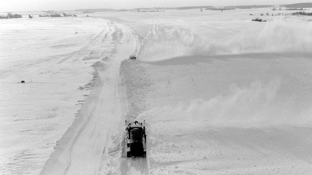 1978: Im Schneechaos von Stralsund nach Rostock | NDR.de - Geschichte