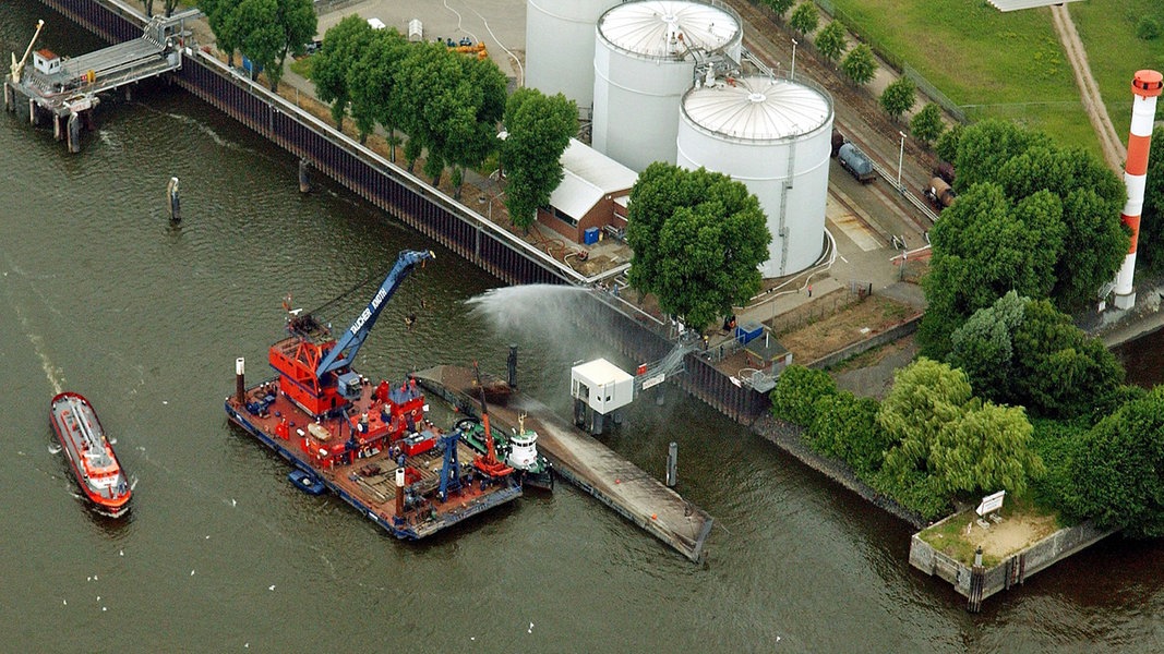 Vor 20 Jahren: Säure-Alarm nach Schiffsunglück im Hamburger Hafen