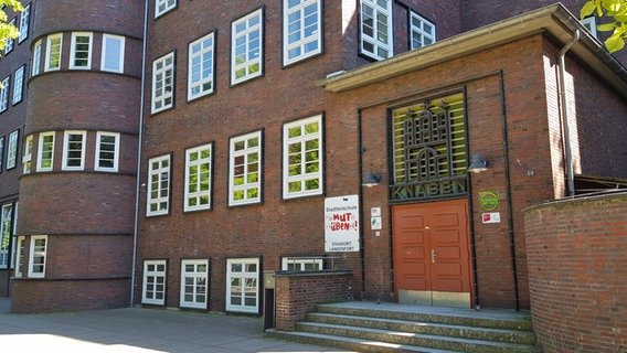 Helmuth-Hübener-Schule im Hamburger Stadtteil Barmbek-Nord, Standort Langenfort © NDR Foto: Jochen Lambernd