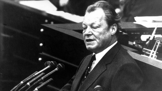 Bundeskanzler Willy Brandt stellt am 20.09.1972 vor dem Bonner Bundestag die Vertrauensfrage. © picture-alliance/ dpa | dpa Foto: dpa