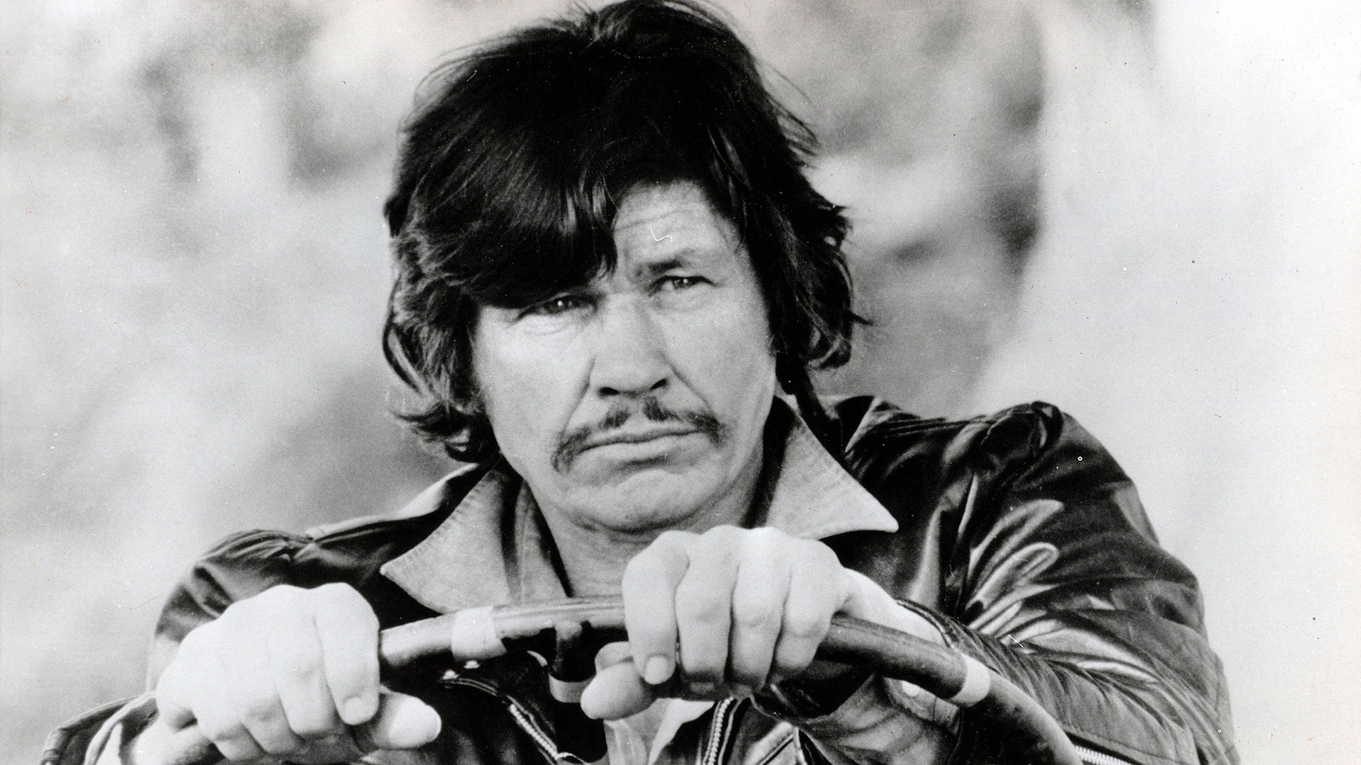 Muskeln des Schauspielers Charles Bronson