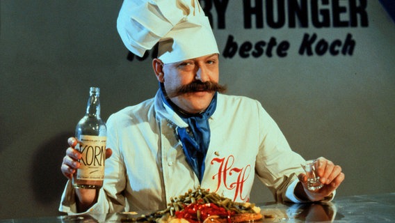 Diether Krebs in dem Sketch "Chefkoch Harry Hunger" (Voll daneben, ARD TV Comedy, 1990) © picture alliance/United Archives Foto: kpa