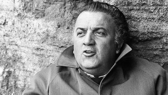 Der italienische Regisseur Federico Fellini (Rom, 11.04.1969) © picture alliance / ASSOCIATED PRESS | Foto: Anonymous