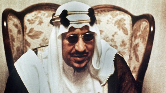 König Ibn Saud von Saudi-Arabien bei einem Besuch in Frankfurt im August 1959 © picture-alliance / dpa Foto: Goettert