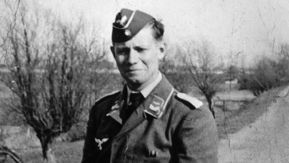 Helmut Schmidt im Frühjahr 1940 als Leutnant der Luftwaffe © dpa-Bildarchiv 
