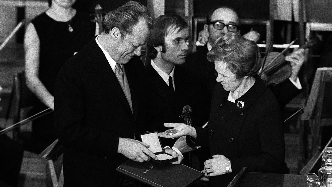 vor 50 jahren erhielt willy brandt den friedensnobelpreis ndr de geschichte menschen