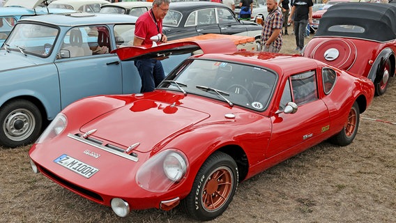 Ein Wartburg Melkus "RS 1000" steht am 27.08.2009 auf dem Ausstellungsgelände der 23. Ostmobil-Meeting (OMMMA) im Elbauenpark in Magdeburg. © picture alliance/dpa/dpa-Zentralbild Foto: Peter Gercke