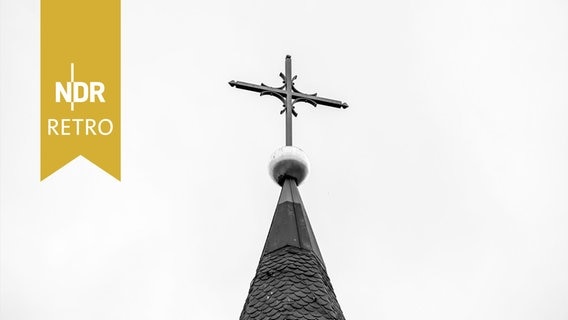 Kreuz einer katholischen Kirche in Rottweil, Baden-Württemberg © IMAGO / Silas Stein 