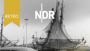 NDR Retro - Aus dem Norden: Ein Übertragungswagen vor einem Fischerboot © NDR 