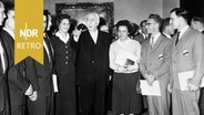 Bundespräsident Theodor Heuss eim Empfang der 40 westdeutschen Olympiamedaillengewinner von 1956, 23.01.1957. © IMAGO / TopFoto 